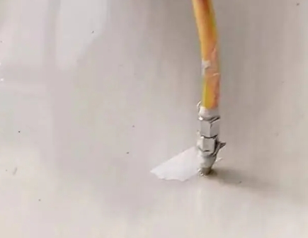 省直辖瓷砖空鼓维修公司专业解答在瓷砖铺贴过程中，如果使用的砂料过粗（如全部使用了粗砂），可能会导致以下问题